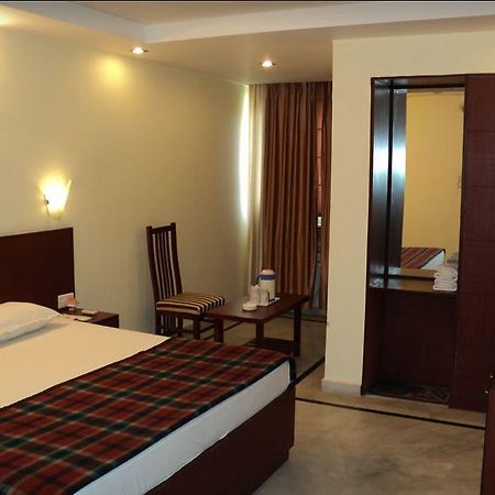 Hotel Swagat Palace Bhiwadi Exteriör bild
