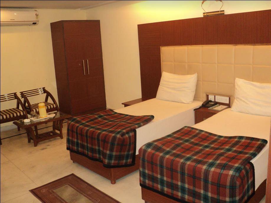 Hotel Swagat Palace Bhiwadi Exteriör bild