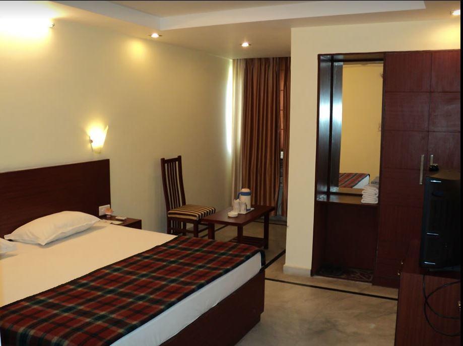 Hotel Swagat Palace Bhiwadi Exteriör bild